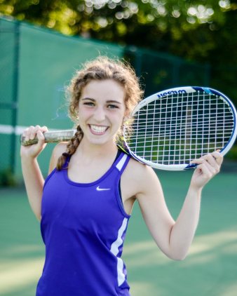 lauren beckmeyer - 2019 scholarship recipient playing tennis